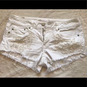 American Eagle white shorts
